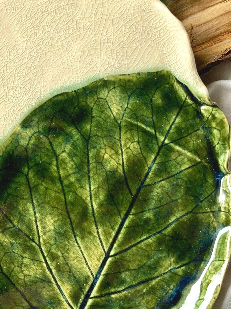 ceramiczna patera z liściem magnolii