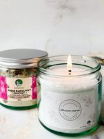 rytuał pielęgnacyjny z pudrem do kąpieli i świecą sypaną