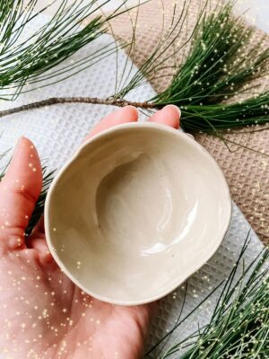 filigranowa miseczka ceramiczna